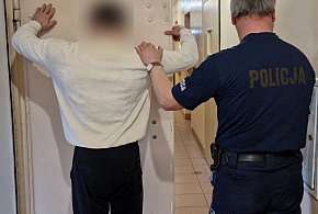 24-latek zatrzymany za serię kradzieży. Kradł głównie alkohol