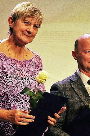 Nauczyciele i dyrektorzy z nagrodami starosty-50210