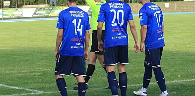 Sześć goli przy „Grota”-Roweckiego. Włókniarz z Dłutowem na remis