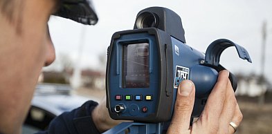 Instruktor nauki jazdy pędził 117 km/h w terenie zabudowanym