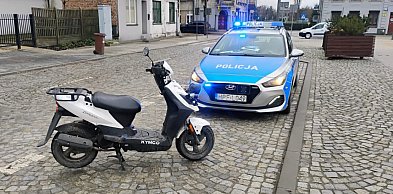 Jechali na kradzionym skuterze