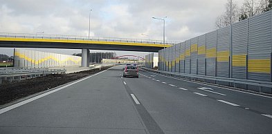 Ciężarówka uderzyła w bariery na S8