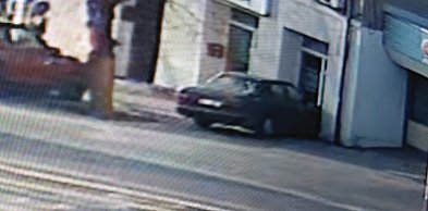 Ktoś „zaparkował” w witrynie redakcji. Sprawca uciekł