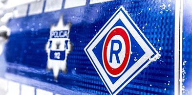 Uderzył Skodą w drzewo. Miał ok. 2 promile alkoholu w organizmie