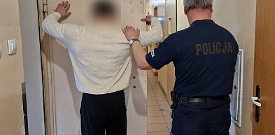 24-latek zatrzymany za serię kradzieży. Kradł głównie alkohol