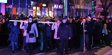 Ulicami Pabianic przeszedł tłum wiernych