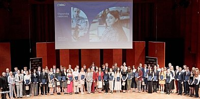 Stypendia marszałka województwa dla uczennic z Widzewa