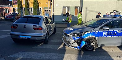 Radiowóz policji zderzył się z Seatem