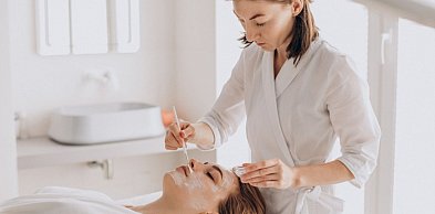 Jak prawidłowo przygotować się do zabiegu mikrodermabrazji i czego unikać po jego