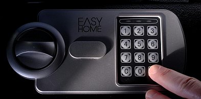 Co warto przechowywać w sejfie domowym, a czego lepiej unikać?