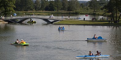 Majówka nad wodą. Kajaki i plażówka na MOSiR