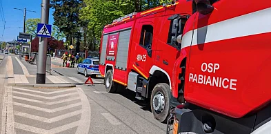 Citroen wjechał w przystanek tramwajowy