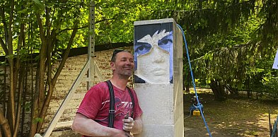 Frankiewicz rzeźbi Szapocznikow