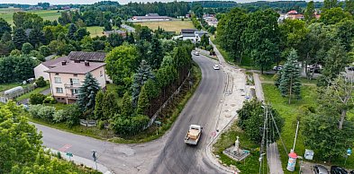 Trwa modernizacja odcinka drogi Drużbice – Czarny Las