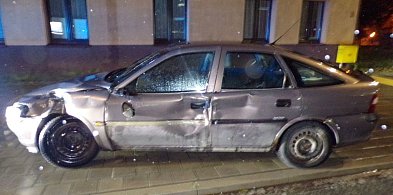 Pijany kierowca uderzył oplem w tramwaj. Wydmuchał 1,6 promila alkoholu-66465