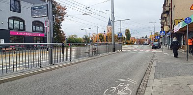 Barierki przy przystankach znów pod "ostrzałem" mieszkańców Pabianic-66744