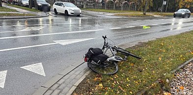 Rowerzysta zderzył się z samochodem na Warszawskiej-67166