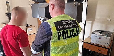 Skakali po aucie, tłukli maskę i lusterka siekierą-67343