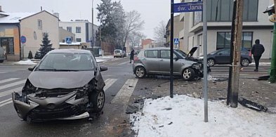 Stłuczka na skrzyżowaniu "świętych"-69013