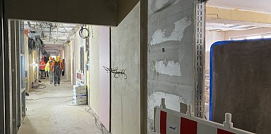 Wiceminister zdrowia na budowie w PCM