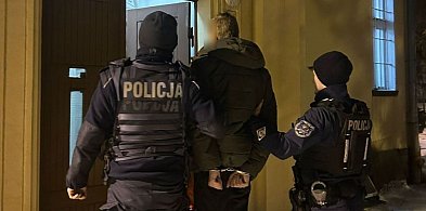 18-latek kradł w sklepie i pobił ochroniarza