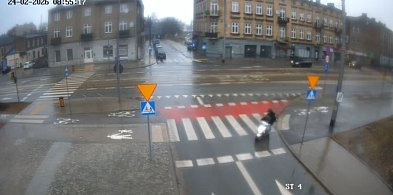 Skuterem po chodniku, pod prąd, bez kasku i uprawnień