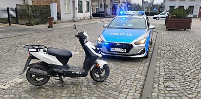 Jechali na kradzionym skuterze