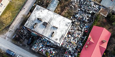 Składowisko śmieci na prywatnej posesji