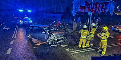 Potrójna stłuczka na skrzyżowaniu