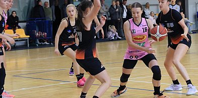 Rzuciły dwa razy więcej. 104 punkty koszykarek-68076