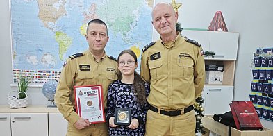 Mała bohaterka odznaczona za odwagę-68562