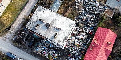 Składowisko śmieci na prywatnej posesji