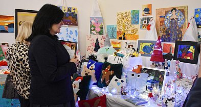 Świąteczny Kiermasz Rękodzieła. Magia tworzona z sercem-68010