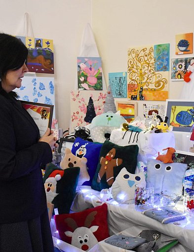 Świąteczny Kiermasz Rękodzieła. Magia tworzona z sercem-68010