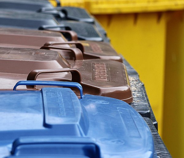 Fioletowe worki na odpady. Oto, co powinno tam trafiać-69074