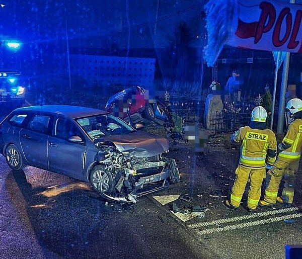 Potrójna stłuczka na skrzyżowaniu