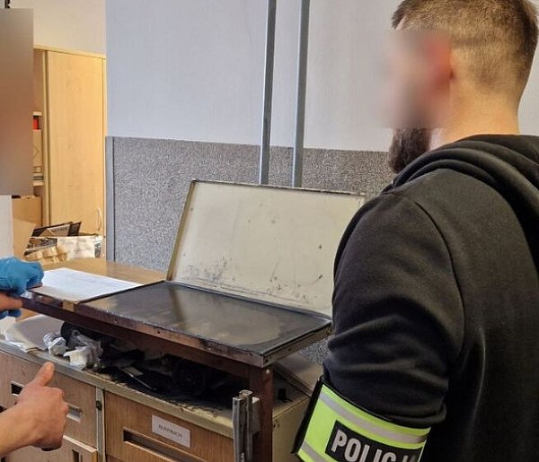 Pijany klient uderzył ekspedientkę w twarz