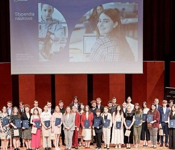 Stypendia dla uczennic z Widzewa