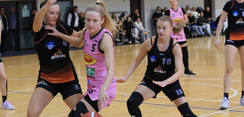 Demolka przy św. Jana. Koszykarki Grota kosz od „setki”