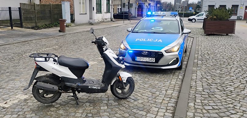 Jechali na kradzionym skuterze