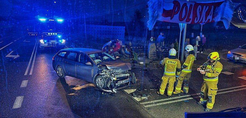 Potrójna stłuczka na skrzyżowaniu