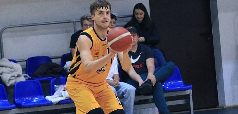 Efektowne pożegnanie z kibicami koszykarzy PKK 99