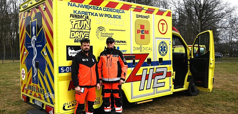 PCM wozi pacjentów karetką kontenerową