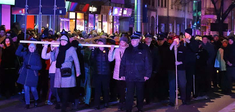 Ulicami Pabianic przeszedł tłum wiernych