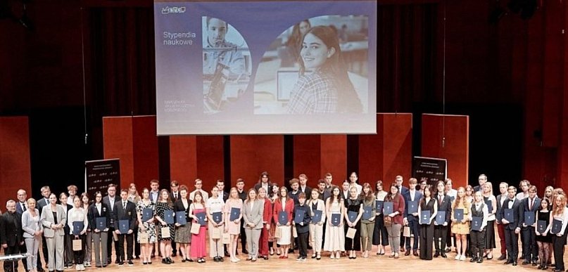 Stypendia marszałka województwa dla uczennic z Widzewa