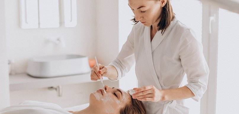 Jak prawidłowo przygotować się do zabiegu mikrodermabrazji i czego unikać po jego