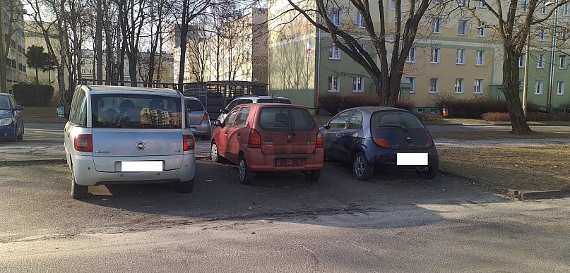 Wraki blokują parkingi. Kolejne interwencje Straży Miejskiej