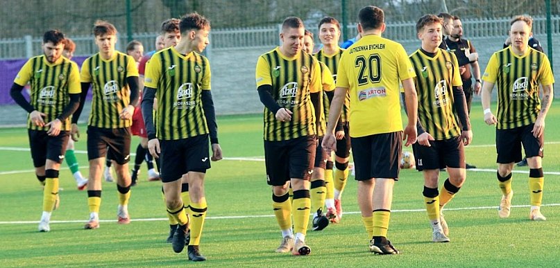 Piłka za płotem. Jutrzenka Bychlew i Iskra Dobroń bez goli