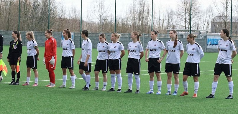 Dziesięć wspaniałych. Piłkarki PTC zremisowały z liderem