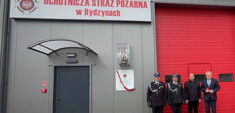 Druhowie z OSP Rydzyny świętują